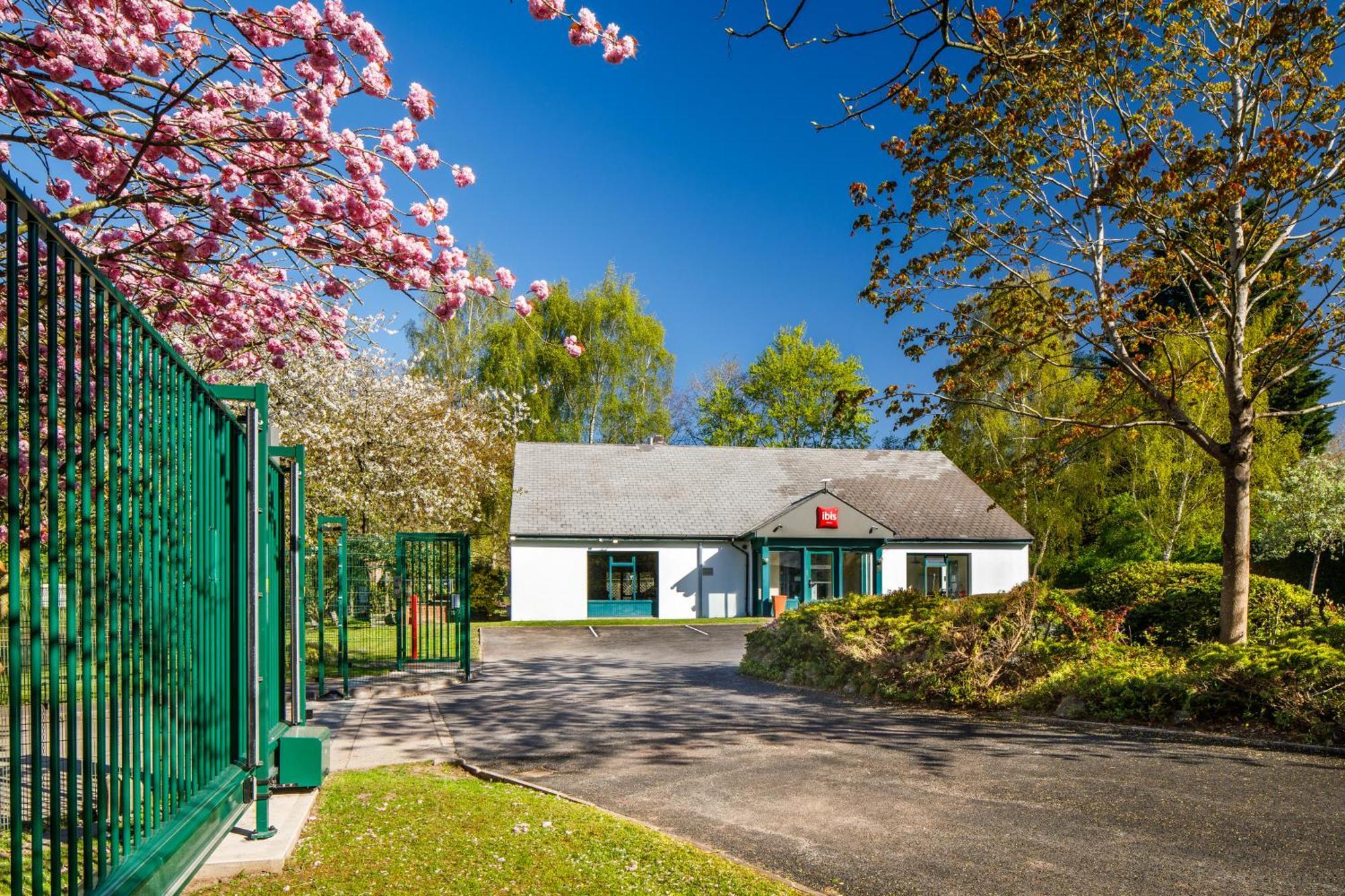 Отель Ibis Coventry South Экстерьер фото