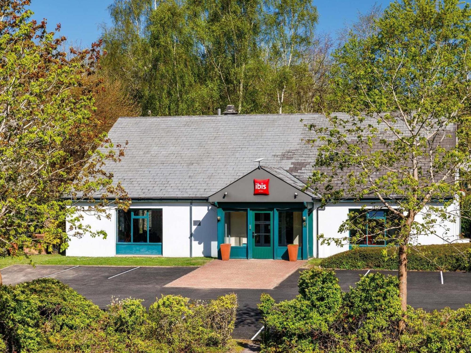 Отель Ibis Coventry South Экстерьер фото